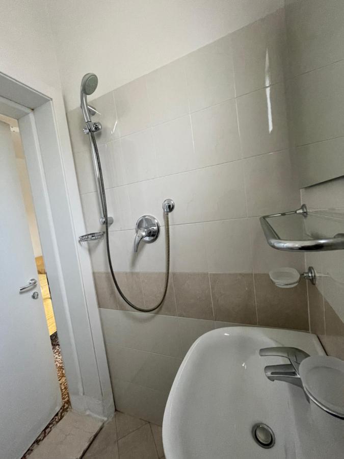 Hotel Alex Римини Екстериор снимка