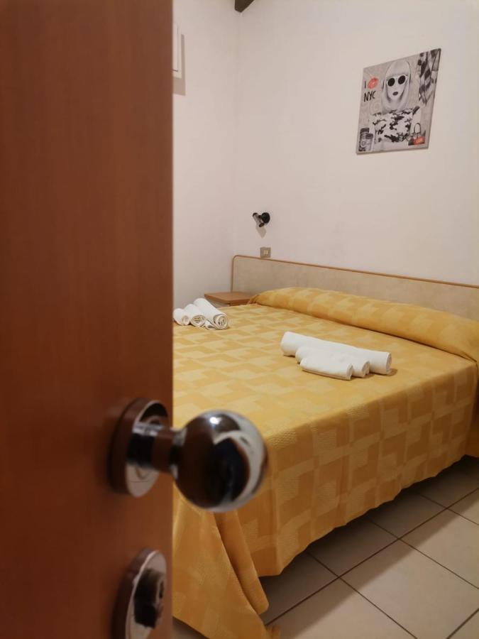 Hotel Alex Римини Екстериор снимка