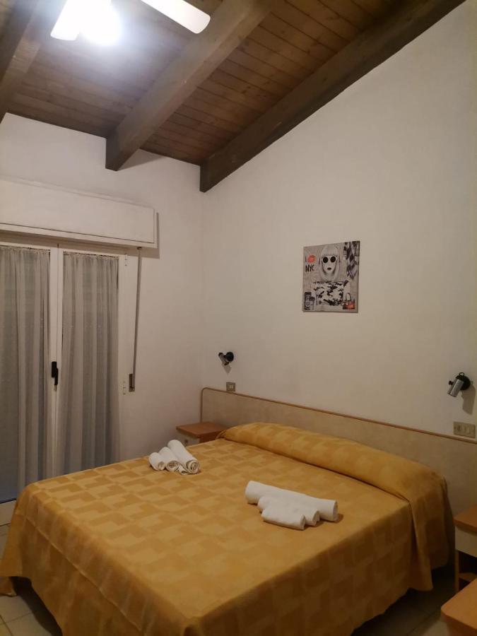 Hotel Alex Римини Екстериор снимка