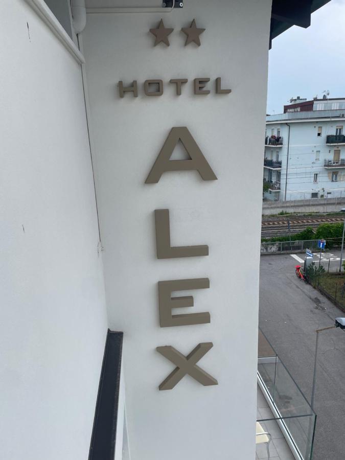 Hotel Alex Римини Екстериор снимка